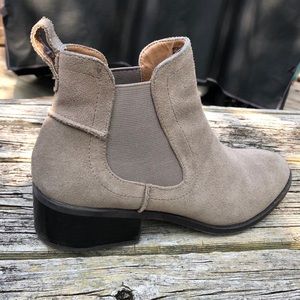 Steve Madden chelsea booties